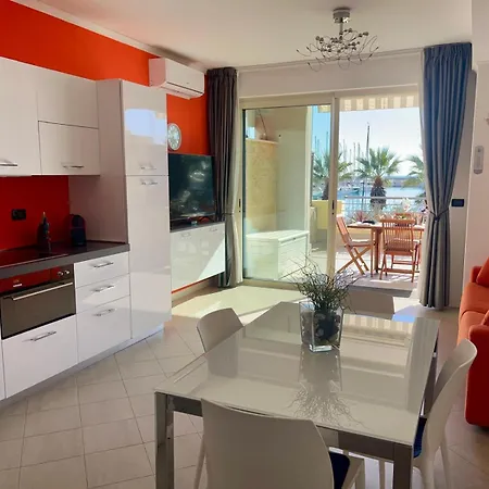 Fronte Mare Con Terrazza Panoramica, Piscina E Garage - Marina Degli Aregai