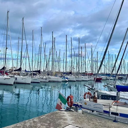 شقة Fronte Mare Con Terrazza Panoramica, Piscina E Garage - Marina Degli Aregai *