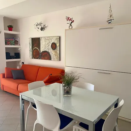 Fronte Mare Con Terrazza Panoramica, Piscina E Garage - Marina Degli Aregai 아파트 *