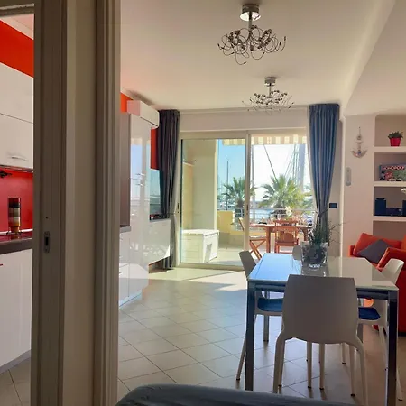 Fronte Mare Con Terrazza Panoramica, Piscina E Garage - Marina Degli Aregai 산토스테파노알마레