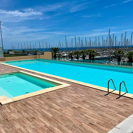 Fronte Mare Con Terrazza Panoramica, Piscina E Garage - Marina Degli Aregai アパート