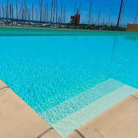 Fronte Mare Con Terrazza Panoramica, Piscina E Garage - Marina Degli Aregai アパート