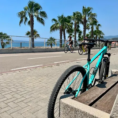 Fronte Mare Con Terrazza Panoramica, Piscina E Garage - Marina Degli Aregai * サント・ステーファノ・アル・マーレ
