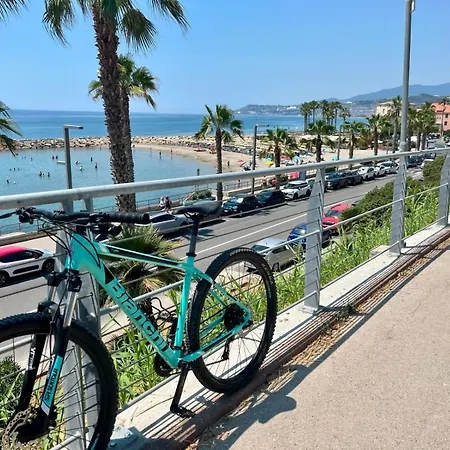 Fronte Mare Con Terrazza Panoramica, Piscina E Garage - Marina Degli Aregai *